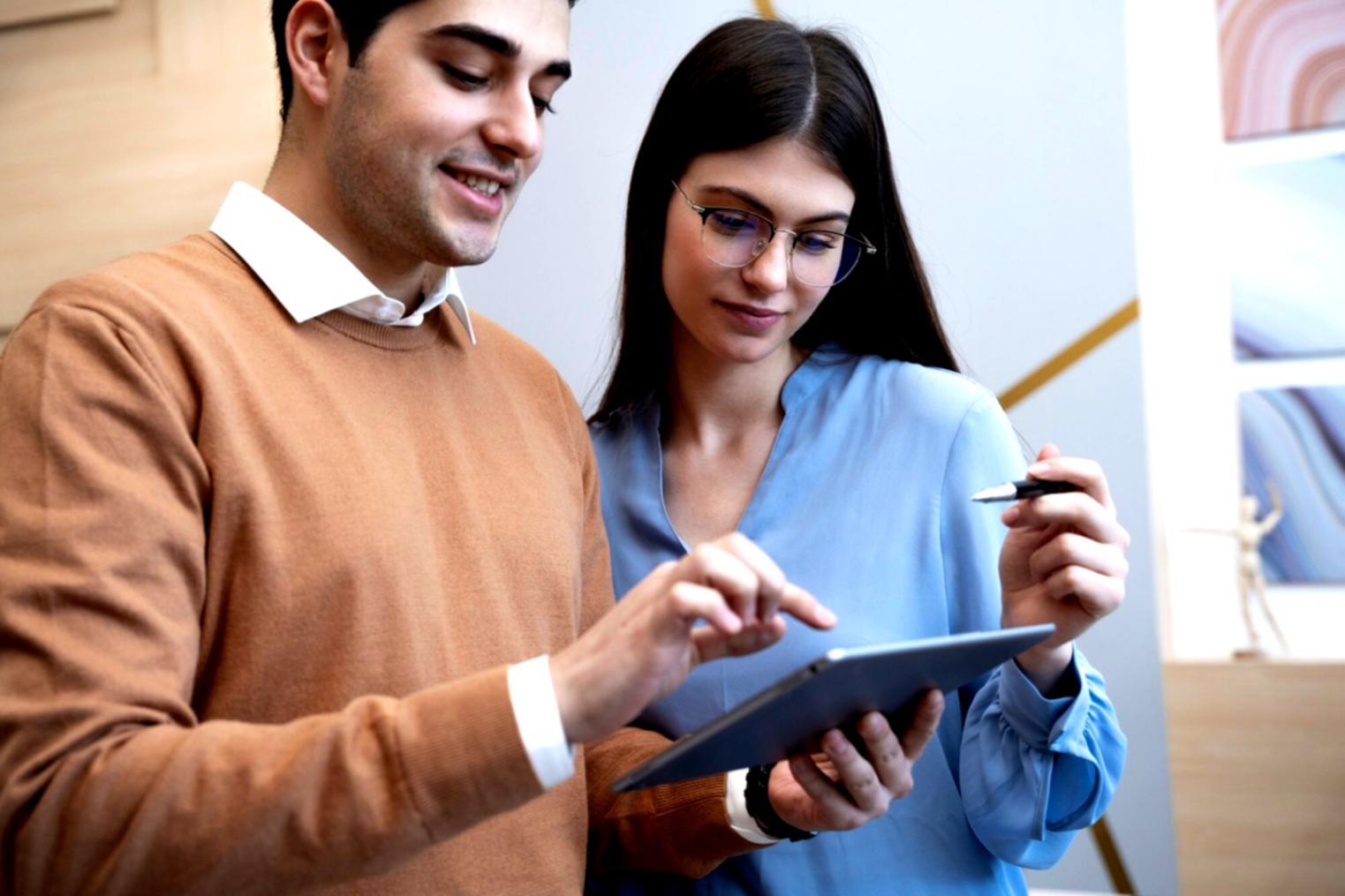 Budgetplanung Arbeitsplatz mit Dokumenten